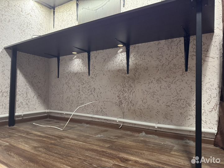 Стол и полка