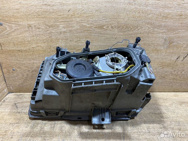 Фара передняя правая Mercedes W124 дорест 141765