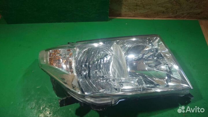 Фара передняя правая Toyota LC200
