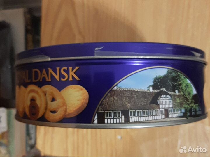 Жестяная банка из под печенья