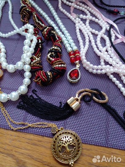 Кулоны, бусы, броши