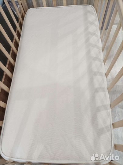 Детская кровать на колесиках