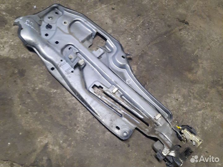 Передний правый замок двери Renault laguna 1