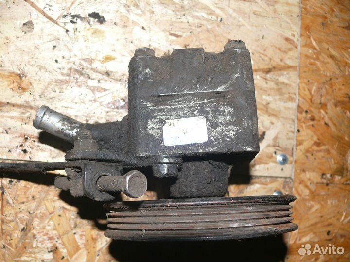 Насос гур Nissan Almera N16 2000-2006 г 1,8 л