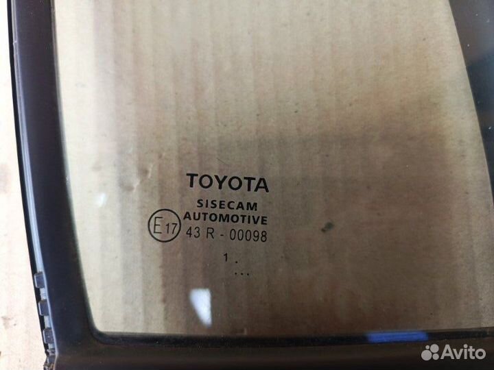 Форточка передней правой двери Toyota Corolla E210