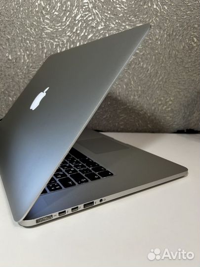 Macbook pro 15 2015 i7 16/250 85%акб