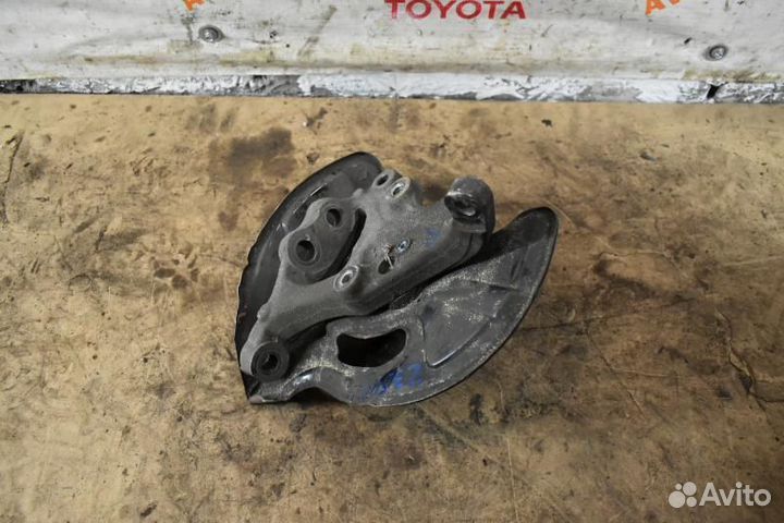 Кулак поворотный передний правый Mercedes-Benz