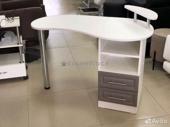 Стол маникюрный складной