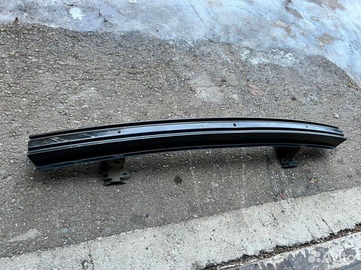 Усилитель бампера передний Land Rover Discovery 4