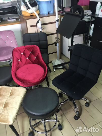 Стул со спинкой для клиента