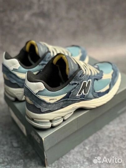 Кроссовки new balance 2002r