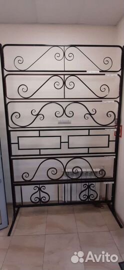 Стол и лавочка на кладбище