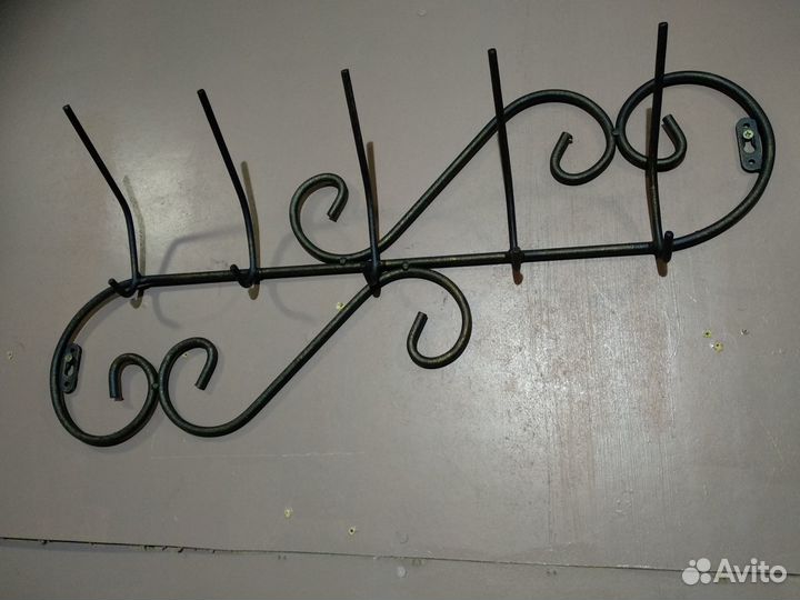 Вешалка настенная металлическая