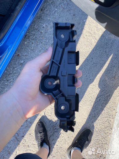 Кронштейн переднего бампера Renault sandero 2