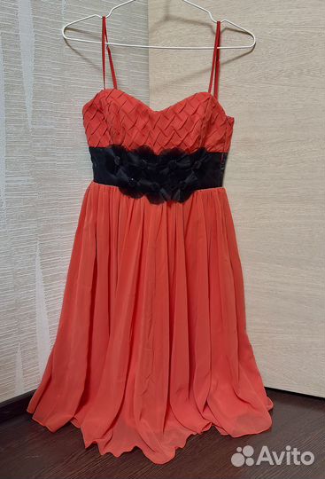 Платье коктейльное 38-40. Новое