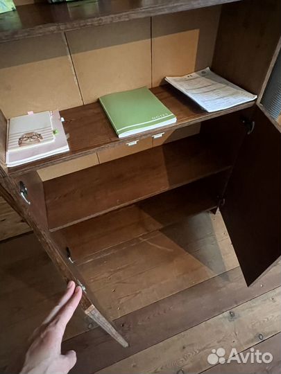 Книжный шкаф