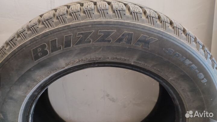 Bridgestone Blizzak Ice 235/65 R17 104H