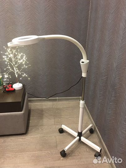 Лампа лупа косметологочиская