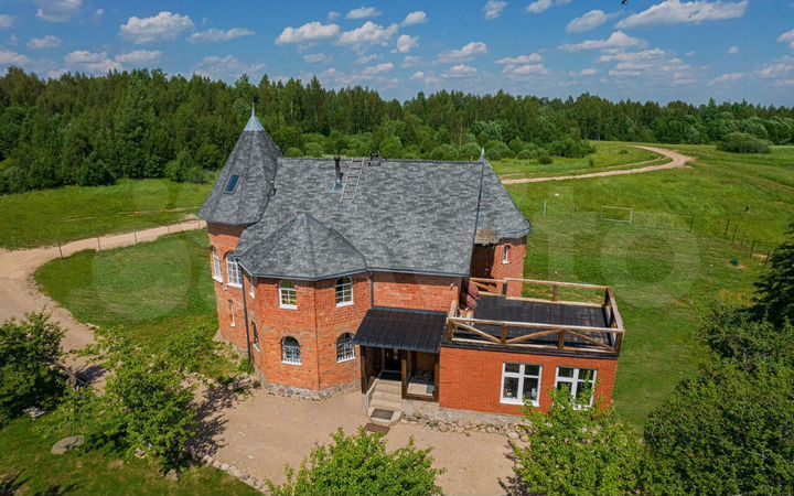 Коттедж 350 м² на участке 2 га