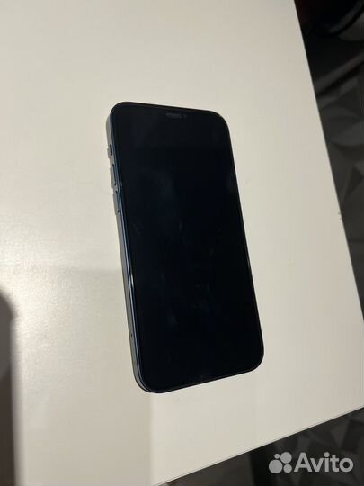 Телефон iPhone 12