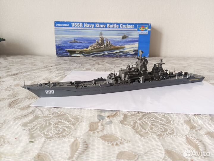 Сборная модель корабля крейсер Киров,адмир.Ушаков
