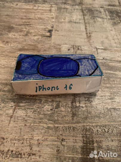 Бумажный iPhone 16