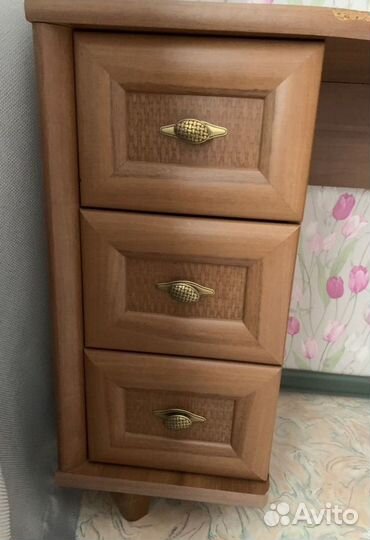 Письменный стол