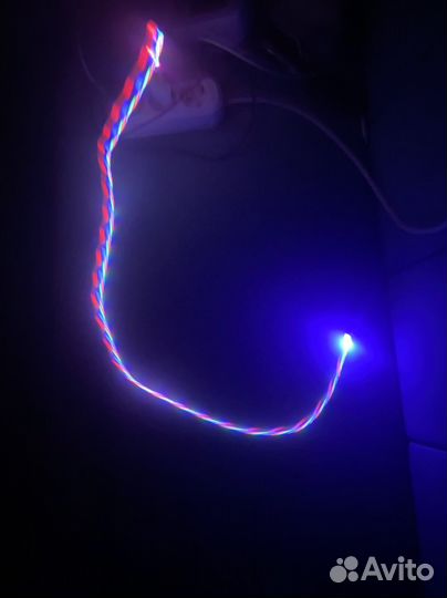 Светящийся провод на iPhone