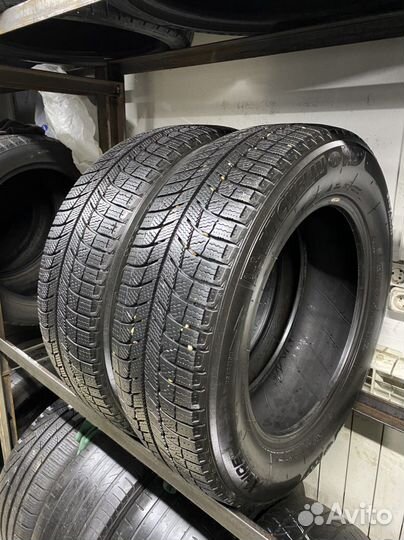 Michelin X-Ice XI3 215/65 R17 99T