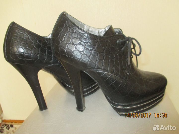 Продаются ботинки