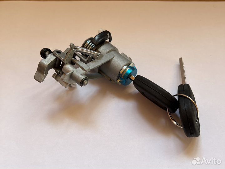 Личинка замка багажника VW Golf 4