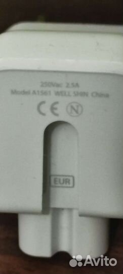 Оригинальный адаптер питания Apple A1561