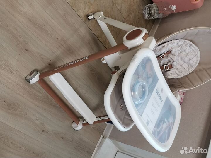 Стульчик для кормления happy baby berny v2