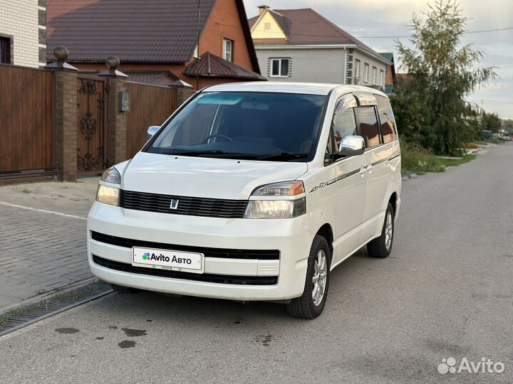 Toyota Voxy 2.0 AT, 2002, 262 000 км