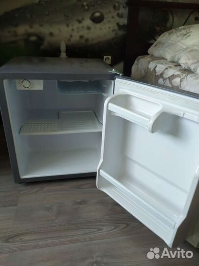 Продам мини холодильник рабочий