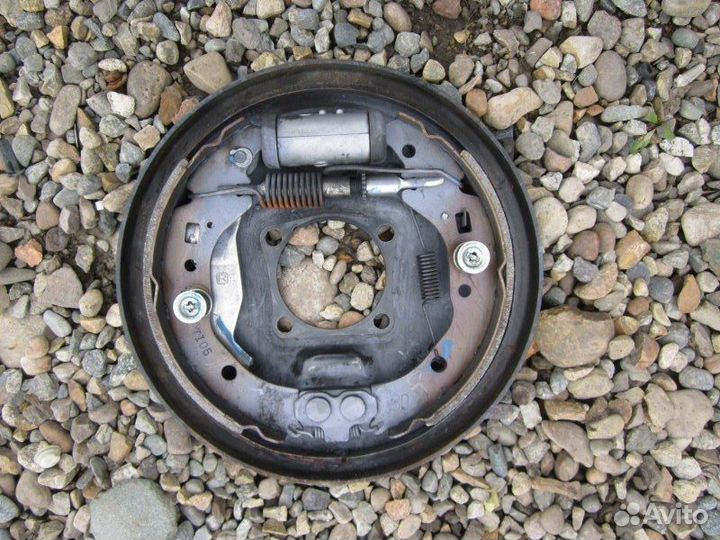 Тормозной механизм задний правый Toyota Corolla