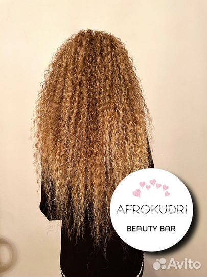 Модель на Афрокудри