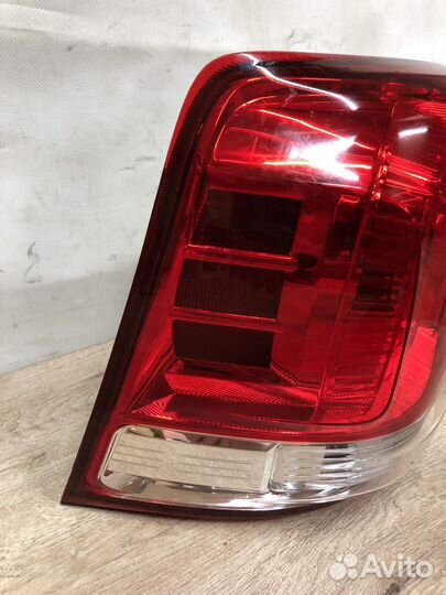 Фонарь левый Toyota Land Cruiser 200