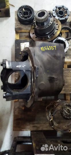 Редуктор в разборе средний Meritor RD20-145