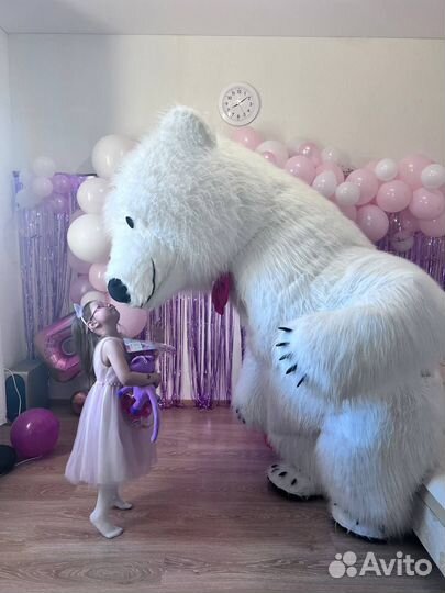 Белый мишка на праздник