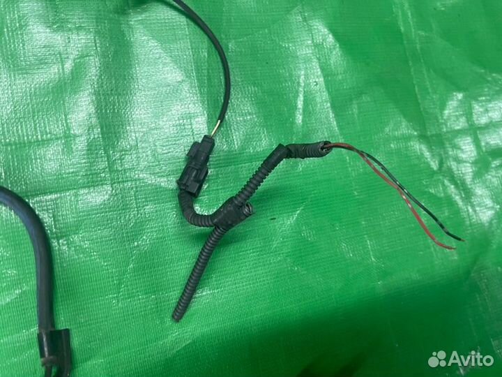 Датчик abs передний правый Toyota Camry AVV50