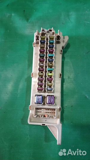 Блок предохранителей Mazda MPV 1999-2005 L3 2.3л