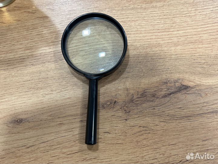 Увеличительное стекло лупа