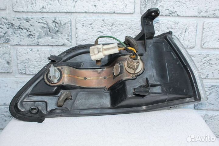 Габарит передний левый на Toyota Corona AT 170