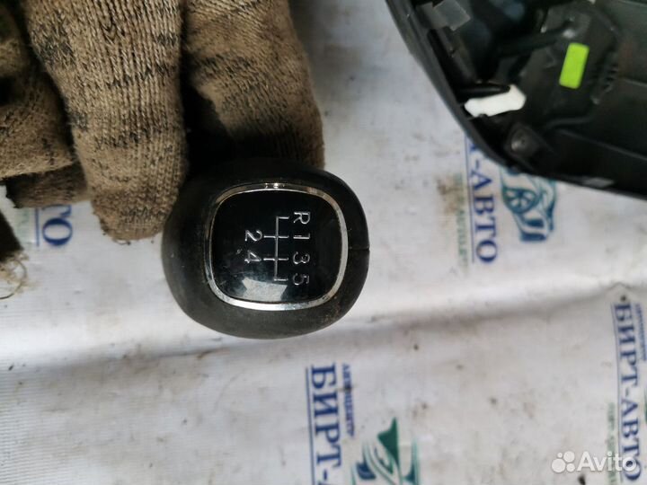 Кожух рычага кпп Kia Rio III (2011—2015)