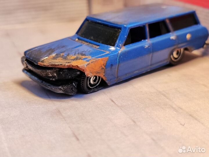 Модель автомобиля hot wheels 1:64