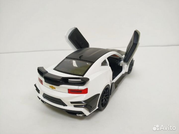 Машинка металлическая Chevrolet свет/звук 19 см