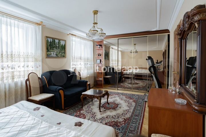 Дом 256,9 м² на участке 10 сот.