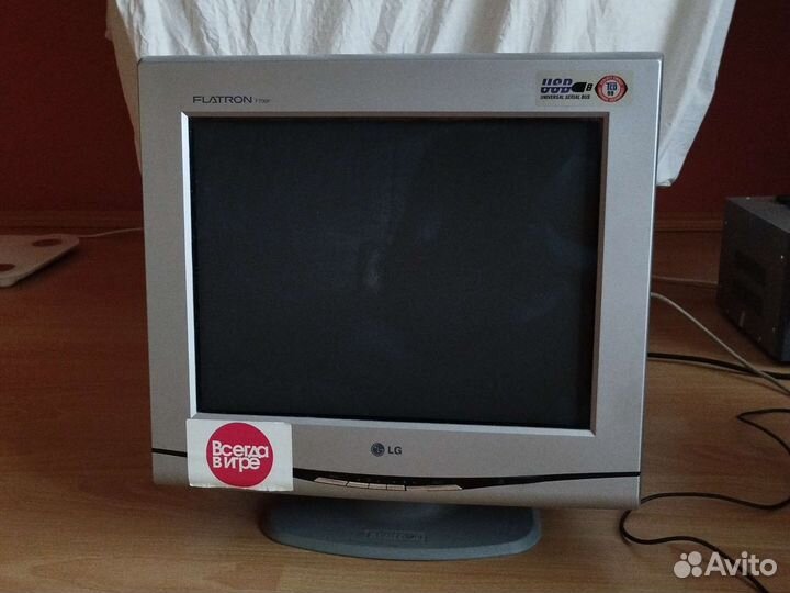 Монитор LG Flatron F700P