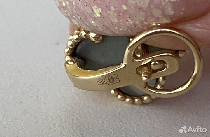 Золотые серьги Van Cleef с перламутром